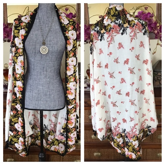 Free People Bali Wrapped In Blooms Shawl.  NWT. - Picture 4 of 8